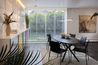 Kijk voor deze woning gerust verder dan het EPC! Na het vervangen van de brander bekom je reeds een EPC label D. In de www.leenstraat38.be...