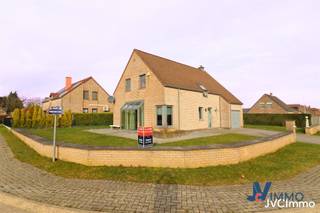 Composition :Sous-sol : cave : 24,16 m²Rez-de-Chaussée : hall d'entrée : 7,58 m² + toilette séparée : 1.5 m², living : 32,04 m², cuisine : 14,20 m²,...