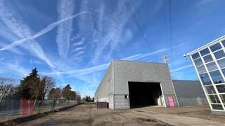KMO-unit van 4.000 m² te huur, binnen een site met een totale beschikbare oppervlakte van 10.000 m², opsplitsbaar vanaf 300 m². De units...