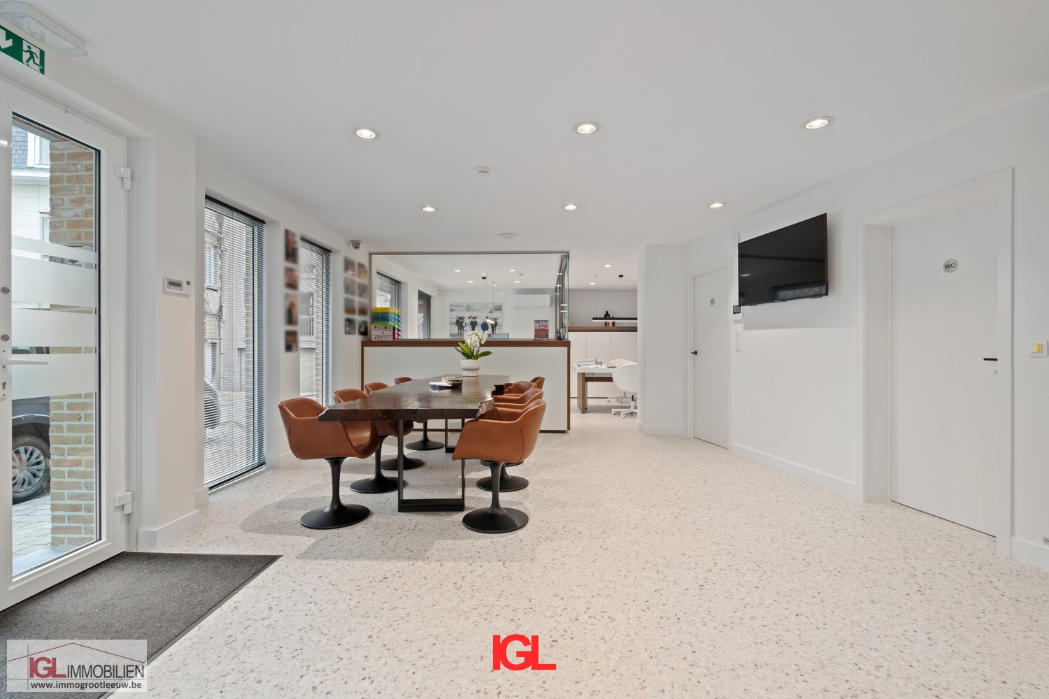 Immeuble commercial à vendre dans une localité AA - photo 5