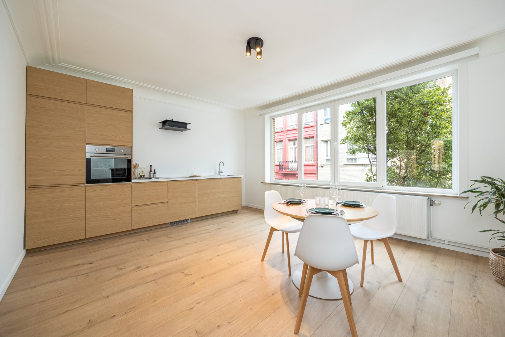 Gerenoveerd appartement met terras te Antwerpen! - foto 2