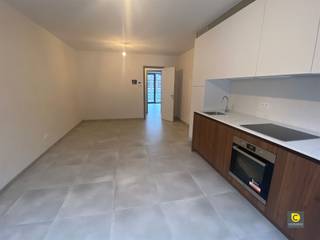 Modern 1 slaapkamer appartementDit recent gerenoveerd en modern 1 slaapkamer appartement is gelegen in een rustige fietsstraat. Diverse winkels zijn...