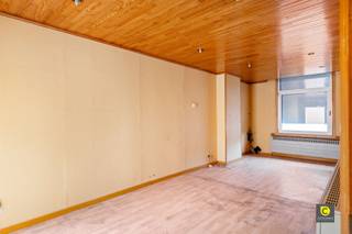 Deze te renoveren woning bevindt zich pal in het centrum van Aartselaar, maar geniet toch van een rustige ligging. Dankzij de praktische indeling...