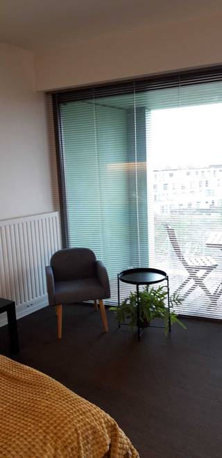 De volledig ingerichte studentenstudio met eigen sanitair en terras, is gelegen in de moderne Residentie Woods. Dit op een toplocatie nabij...