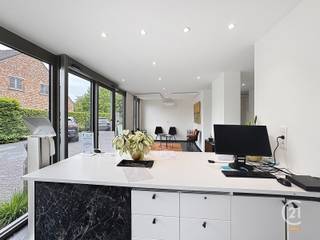 Uniek Handelspand met woonst in Hoepertingen (Tongeren-Borgloon)Perfect voor vrije beroepen, horeca, kantoor of handel, zorgwoning of riante...