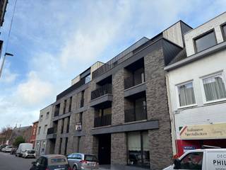 Ligging & gebouwDit recent opgeleverd penthouse geniet een uitstekende ligging en bevindt zich in een modern gebouw gebouwd volgens de strenge...