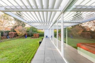 Ontdek deze uitzonderlijke passiefwoning, gebouwd in 2011 naar ontwerp van INZICHT architecten, en dit met een sterk ecologische visie gericht...