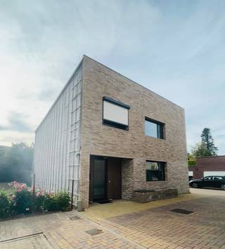 Een moderne parel in het centrum van Berlaar.Recente woning, met nieuwe keuken voorzien van allernieuwste snufjes.Gelegen in een rustige,...