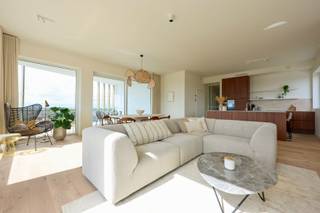 VERLAAGD IN PRIJS – van € 350.920 naar € 306.000Nu aan een verlaagde prijs! Licht, comfort en uitzicht komen samen in dit instapklare appartement...