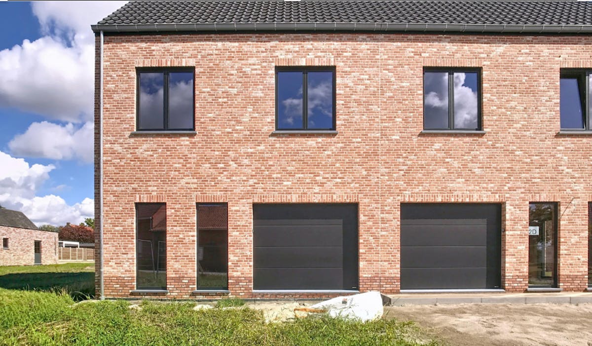 Casco halfopen bebouwing met 5 tot 7 slaapkamers, tuin en garage. - foto 1