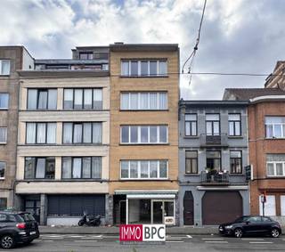 Ground floor commercial space with storefront – JetteDiscover this robust commercial space conveniently located in Jette. With a usable area of...