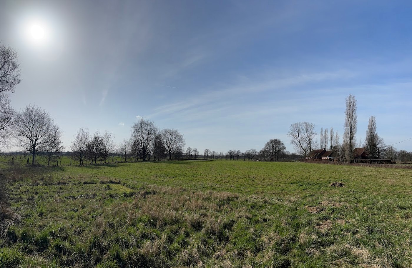 Unieke eigendom op 13.183 m² met te renoveren woning en vergunde stallingen - foto 4