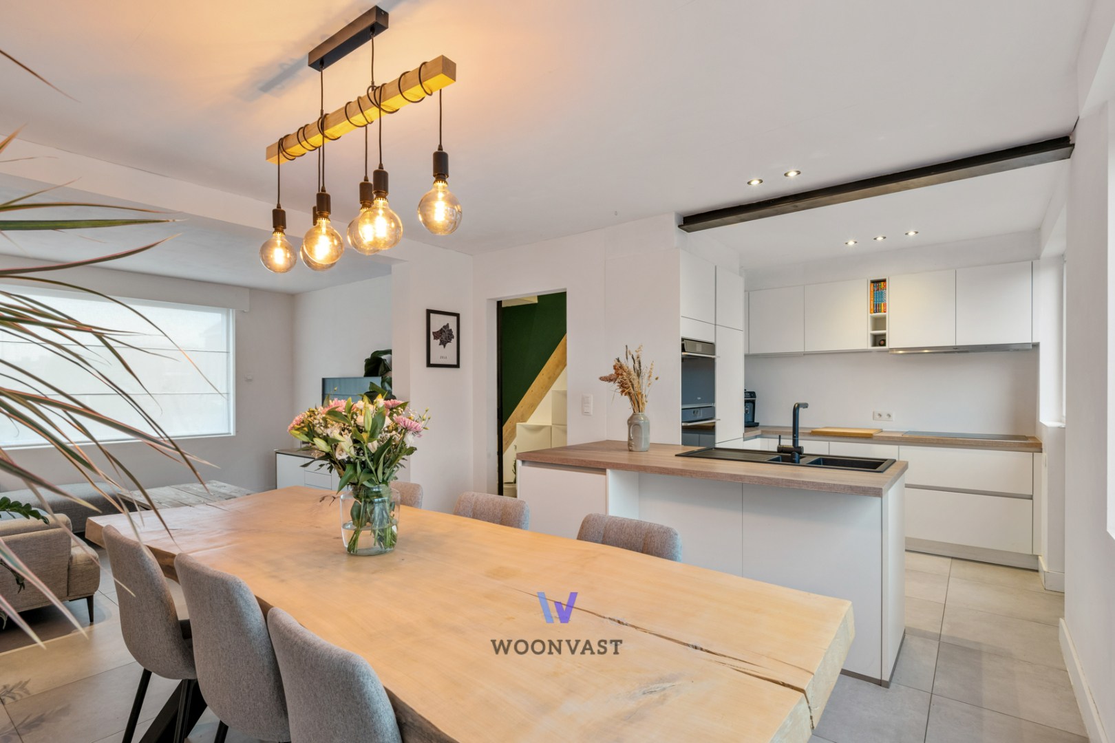 Charmante, gerenoveerde rijwoning met tuin en uitbreidingsmogelijkheden - foto 1