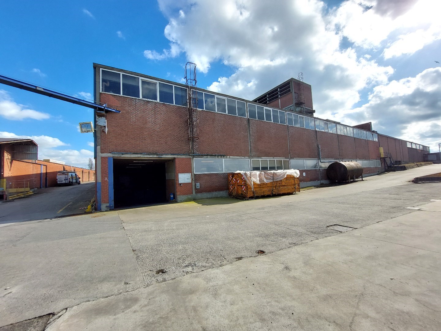 Centraal gelegen magazijn van 1152m² - foto 2