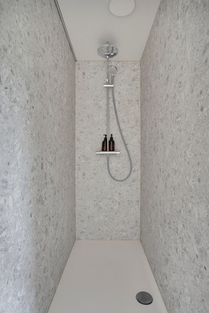 PRACHTIG GERENOVEERD 4 SLAAPKAMERAPPARTEMENT TE HUUR OP JAARBASIS - foto 2