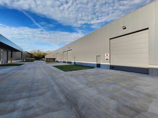 -LAATSTE KLEINE UNITS-Nieuwe KMO-unit met een oppervlakte van 205 m². De nieuwe KMO-ontwikkeling 'PORTIS' bestaat uit 49 KMO-units met oppervlaktes...