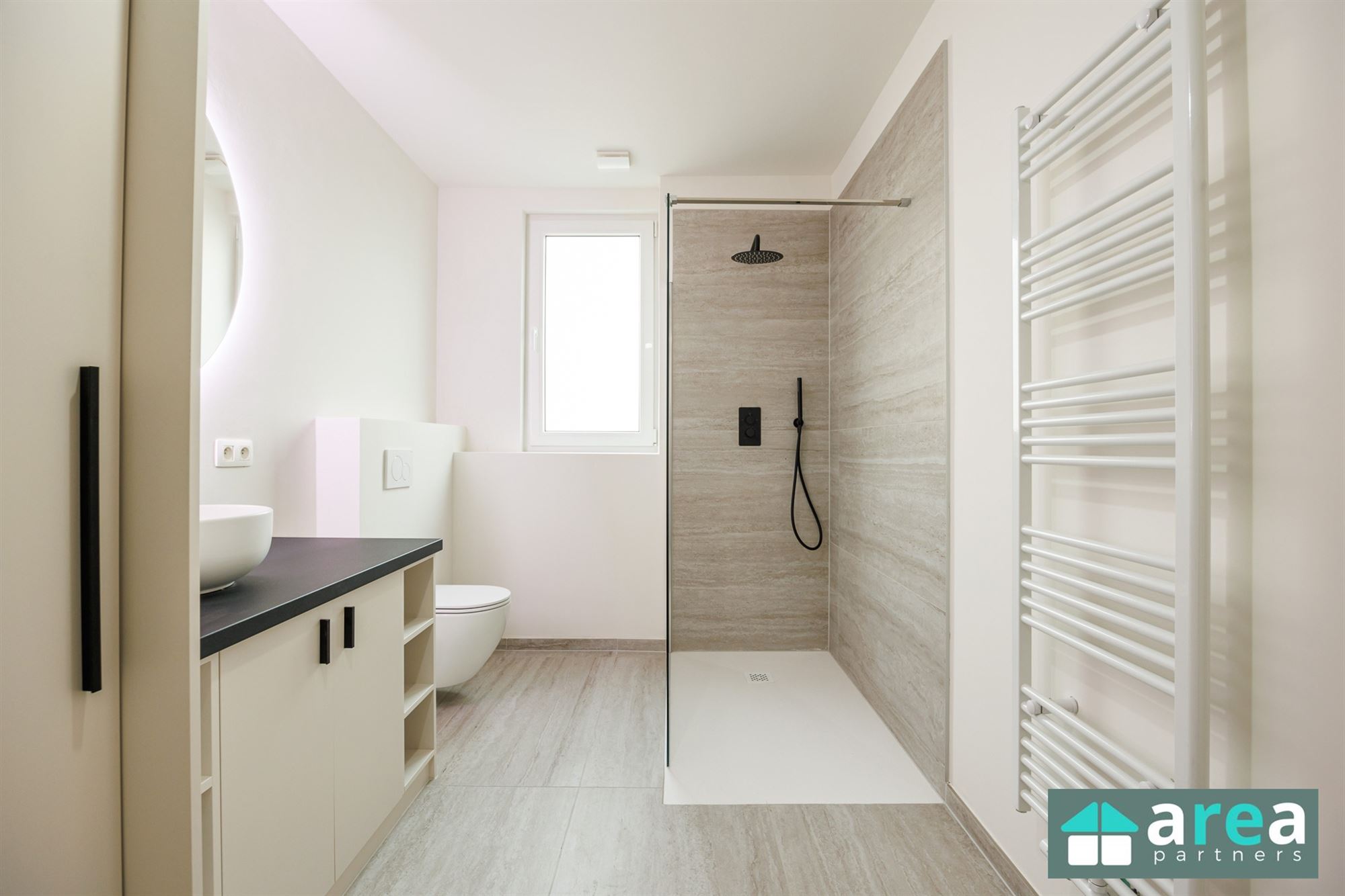 Ruime en volledig gerenoveerde woning! - foto 4