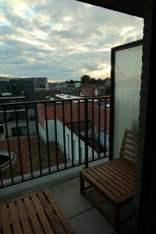 Dit moderne instapklare appartement (bouwjaar 2020 - APP. 3.02 / BUS 0301) is gelegen in hartje Lokeren.Hierbij de grote troeven:🌳 Ruim terras met...