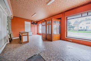 WE INVEST Sud-Luxembourg stelt u deze charmante gezinswoning voor, gelegen in Aubange. De woning biedt mooie volumes en is ideaal voor een gezin...