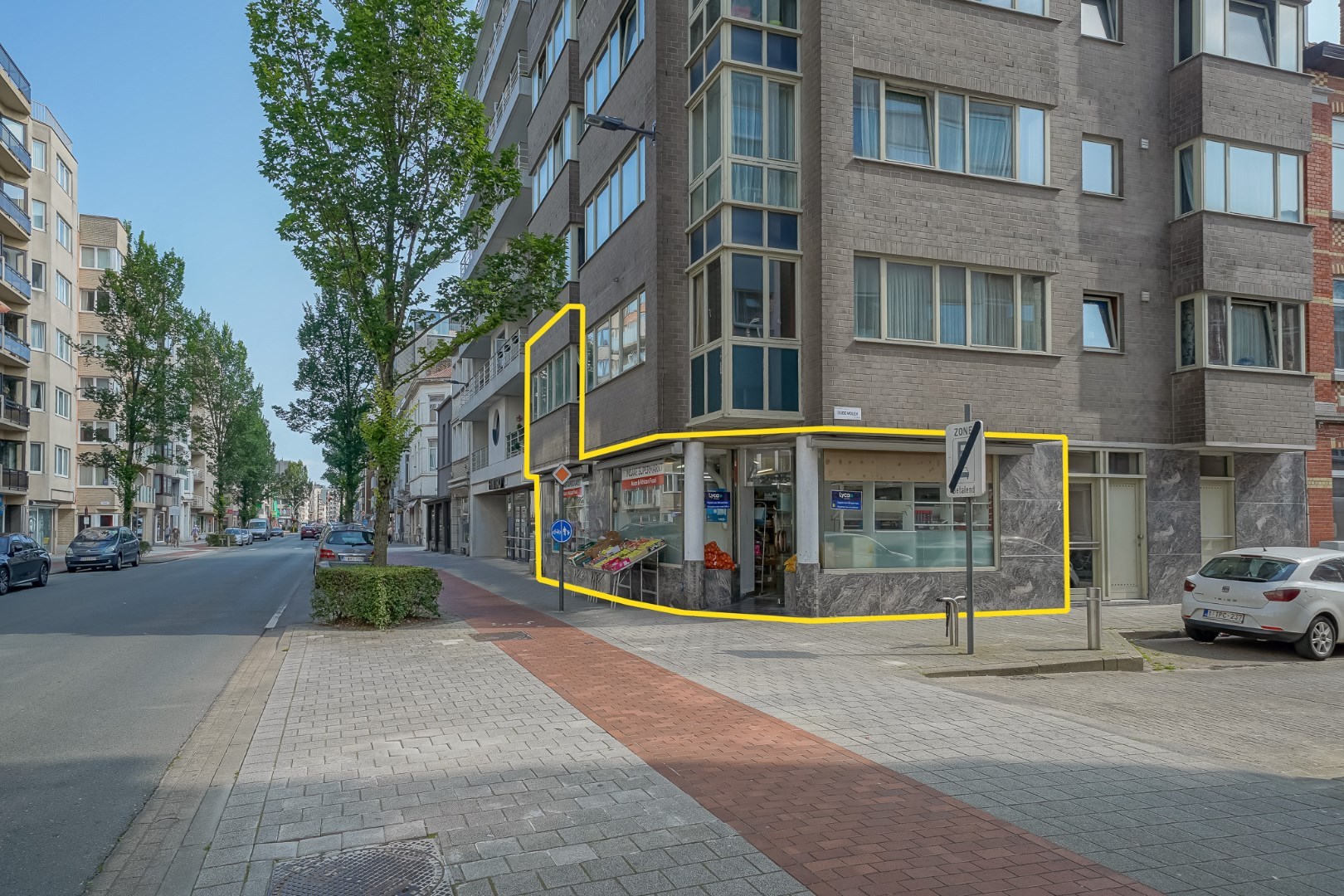 Commercial ground floor with office space/studio in Oostende - photo 2