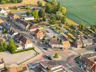 Perceel van 1.900m² op uitstekende ligging met veel potentieel voor herontwikkeling of commerciële invulling. Zeer vlot bereikbaar en ideaal...