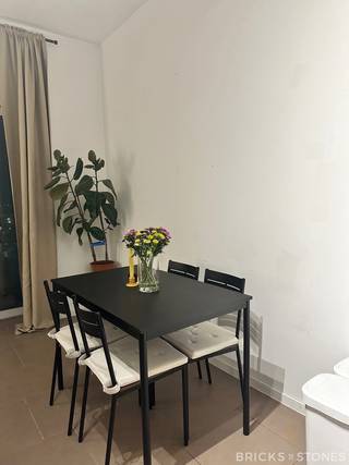 Welkom in deze studio met prachtig uitzicht over Antwerpen.Deze studio bevindt zich op de 8e verdieping en maakt deel uit van een mooi project...