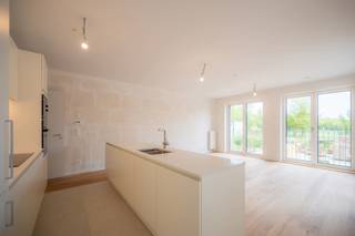 Telefoon: 02 318 18 08 - Het Quincy Project is gelegen op de site van Tour &amp; Taxis als onderdeel van het Iconic Park Lane project. Het project werd ontworpen door architectenbureau noA, die samenwerkten met Sergison Bates en awg aan het concept en het ontwerp van Park Lane. Het gebouw telt 5 verdiepingen en 46 appartementen (1-2 &amp; 3 slaapkamers), die allemaal ruime woonkamers bieden met een eersteklas afwerking, evenals prachtige terrassen met uitzicht op de tuinen van het project of het Tour &amp; Taxis-park. <br />Het project is uitgerust met zonnepanelen, driedubbele beglazing en een regenwaterterugwinningssysteem, waardoor het de allerbeste energie-efficiëntie biedt. <br />Het is een gegarandeerde investering in een wijk die volledig op de schop gaat!