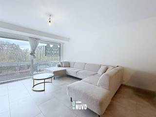 <p><span>Ruim en lichtrijk appartement met garage<br /><br /></span></p><p><span>Dit verzorgde appartement biedt alles voor comfortabel en aangenaam wonen.<br /><br /></span></p><p><span>De </span><span>ruime living</span><span> baadt in het licht dankzij de </span><span>grote raampartijen</span><span> en vormt het hart van de woning. <br /><br /></span></p><p><span>Aansluitend bevindt zich de </span><span>afzonderlijke keuken</span><span>, praktisch ingericht en voorzien van een </span><span>berging</span><span> voor extra opslagruimte.<br /><br /></span></p><p><span>Het appartement beschikt over </span><span>twee volwaardige slaapkamers</span><span>, ideaal voor een gezin, koppel of thuiswerkruimte. <br /><br /></span></p><p><span>De </span><span>badkamer</span><span> is compleet uitgerust met een </span><span>douche in bad</span><span> en een </span><span>dubbele lavabo</span><span>. <br /><br /></span></p><p><span>In de </span><span>inkomhal</span><span> zorgen </span><span>ingebouwde kasten</span><span> voor extra comfort en een nette, opgeruimde uitstraling.<br /><br /></span></p><p><span>Een aangename, goed ingedeeld appartement met veel licht en ruimte perfect voor wie comfortabel wil wonen.<br /><br />Het appartement is momenteel verhuurd.<br /><br />Garage verplicht aan te kopen aan € 25.000<br /><br />Wenst u meer informatie of een bezoek ter plaatse, neem contact op met Mieke op 0476 39 19 78.</span></p>