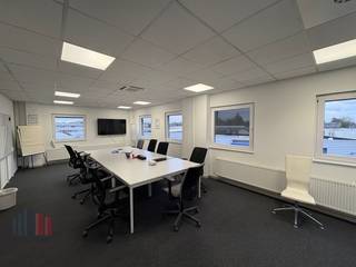 Uitstekend gelegen kantoorruimte van 255 m², in de onmiddellijke nabijheid van The Loop, de R4 en op slechts 600 meter van de...