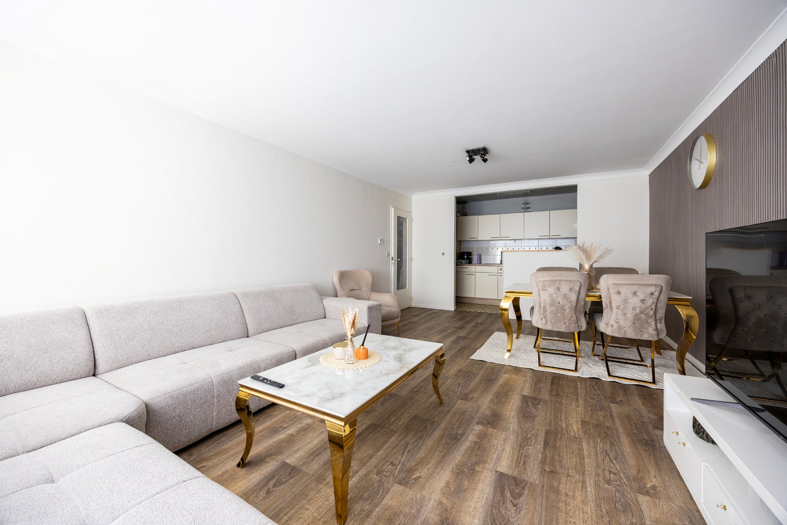 Verhuurd 1-slaapkamer appartement (65m²). - foto 5