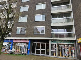 Instapklaar appartement in het centrum van Deinze.Het appartement is gelegen op de eerste verdieping en bestaat uit: een inkomhal, apart...
