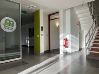 Deze volledig instapklare kantoorruimte bevindt zich op een topligging, op de hoek van Tempelhof en de Blankenbergse Steenweg. Dankzij de...