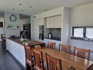 Deze eigentijdse woning heeft alles waarnaar je op zoek bent. De ruimte die je hier hebt binnenshuis en buiten is ongezien. Extra troef: in de prijs...