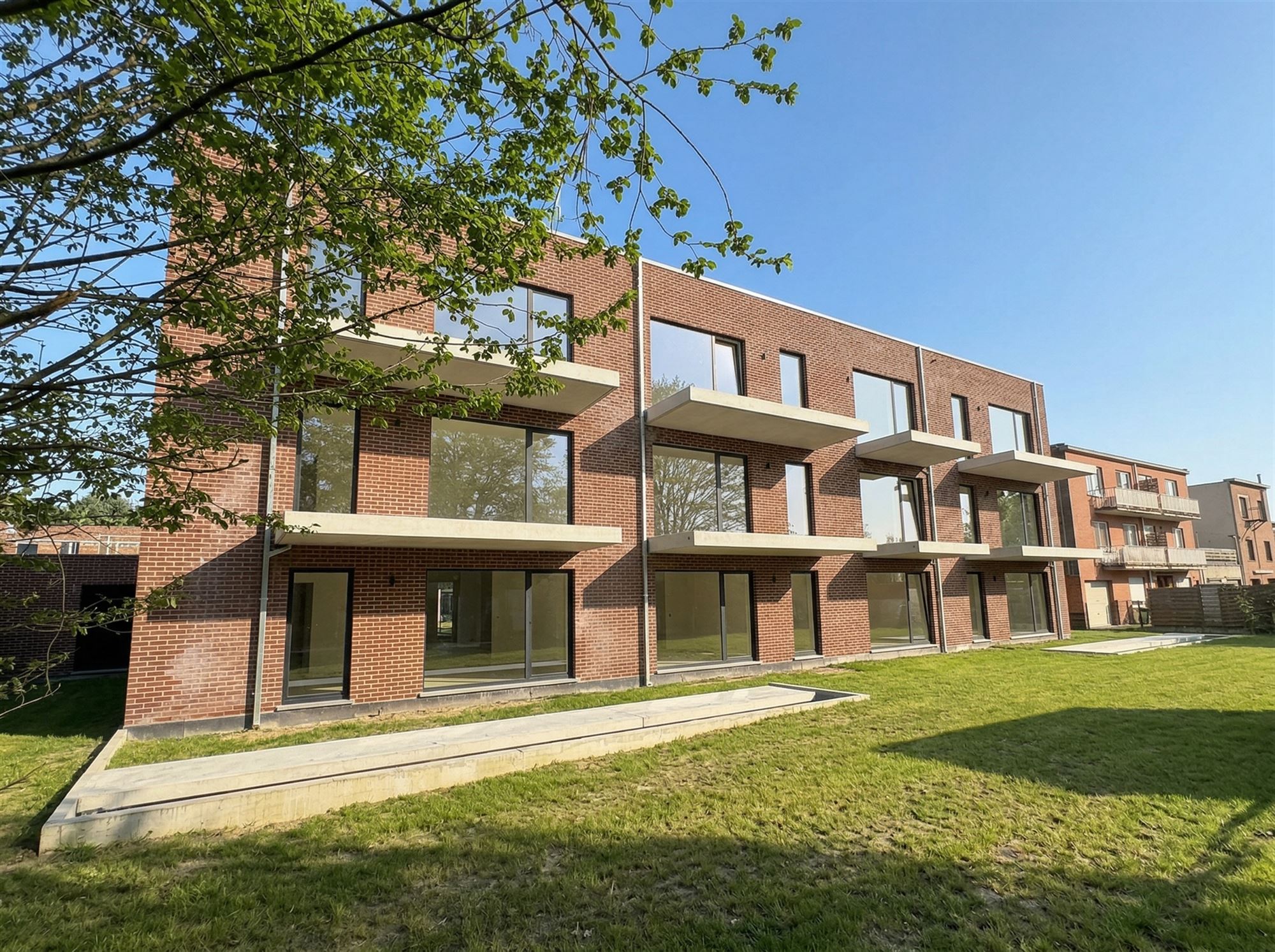 Appartement met 2 slaapkamers en terras. - foto 4