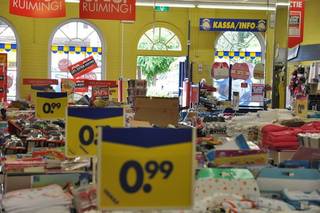 Opbrengsteigendom te Antwerpen met zeer correct rendement &amp; stabiele huurder.  Winkelpand bestaat uit een commercieel gelijkvloers (ca.302m²) en een kelderberging (ca.55m²). De huidige huurder huurt het winkelpand inmiddels 16 jaar en is te kenmerken als een solvabele huurder. Het commerciële gelijkvloers wordt verhuurd aan een opbrengst van 34.965,84 ,00 euro/jr.  Zoekt u een gezonde investering met stabiele vooruitblik?   Neem gerust contact met ons op voor meer info.
Vermelde afmetingen/oppervlakten zijn indicatief. Oppervlakten conform EPC.