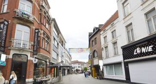 Op zoek naar een instapklare handelsruimte op een AAA-locatie in het hart van de stad? Dit volledig gerenoveerd handelsgelijkvloers van ca. 95 m²...