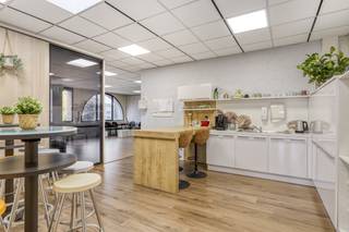 Le bâtiment est situé dans l'Imperiastraat à Zaventem, un emplacement de bureaux stratégique à la périphérie de Bruxelles, facilement accessible...