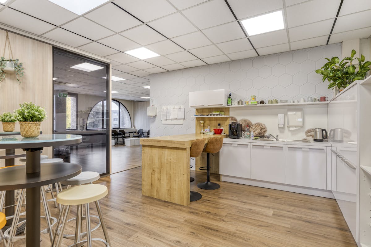 Verhuurd kantoor met 6 staanplaatsen te koop in Zaventem - foto 4