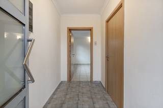 <p>Te koop: open bebouwing in de Nieuwstraat, Heusden-Zolder, gelegen in een rustige residentiële buurt met goede bereikbaarheid en nabijheid van voorzieningen.</p>

<p>Deze gerenoveerde woning biedt een verrassend ruime indeling met multifunctionele kamers, ideaal voor wie flexibiliteit zoekt in zijn woonruimte. De ligging combineert het comfort van een rustige omgeving met vlotte toegang tot openbaar vervoer, winkels en scholen. Bovendien beschikt de woning over een zolder die volledig naar eigen wens kan worden ingericht, wat extra mogelijkheden biedt voor uitbreiding of hobbyruimte.</p>

<p> </p>

<p>Belangrijkste ruimtes:</p>

<p>• Woonkamer met veel lichtinval</p>

<p>• Functionele keuken met toegang tot de tuin</p>

<p>• 3 slaapkamers met voldoende ruimte voor kasten</p>

<p>• Badkamer met ligbad, douche en wastafel</p>

<p>• Inkomhal en nachthal met praktische indeling</p>

<p>• Mogelijkheid tot bureel, ideaal voor thuiswerk</p>

<p>• Zolder met inrichtingspotentieel</p>

<p> </p>

<p>Troeven:</p>

<p>• Ruime kamers en multifunctionele indeling</p>

<p>• Goede bereikbaarheid en nabijheid van voorzieningen</p>

<p>• Zolder in te richten naar keuze</p>

<p> </p>

<p>Neem vandaag nog contact op met je ERA-makelaar voor een bezoek.</p>

<p>JOUW DROOMHUIS. ZO GEVONDEN!</p>