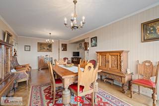 Immo Groot Leeuw stelt u dit 2 slaapkamer appartement op de 7de verdieping aan de vijvers van Anderlecht. Het appartement bestaat uit een inkomhal...