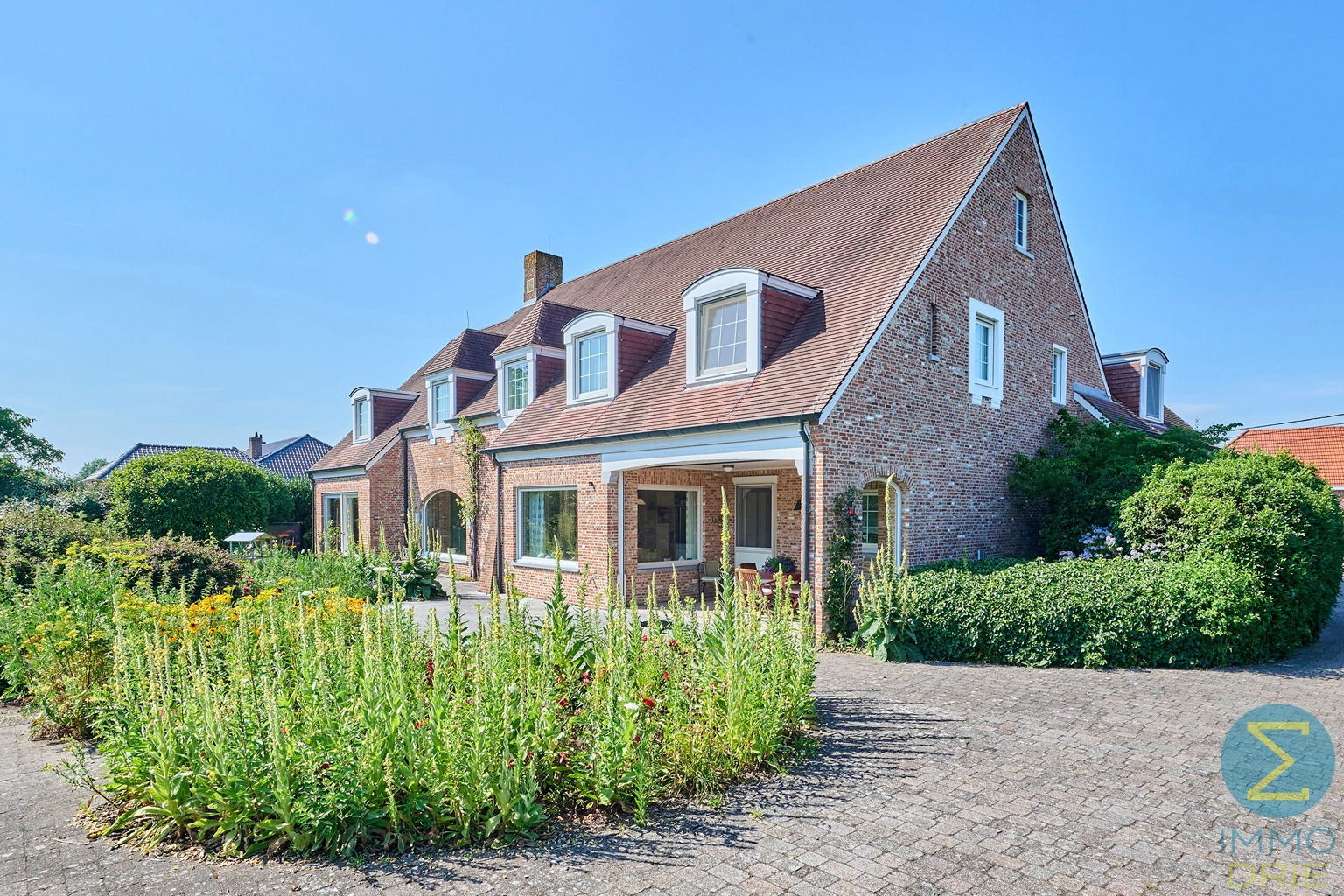 Exclusieve villa met bijgebouwen op 6.660m² grond - foto 2