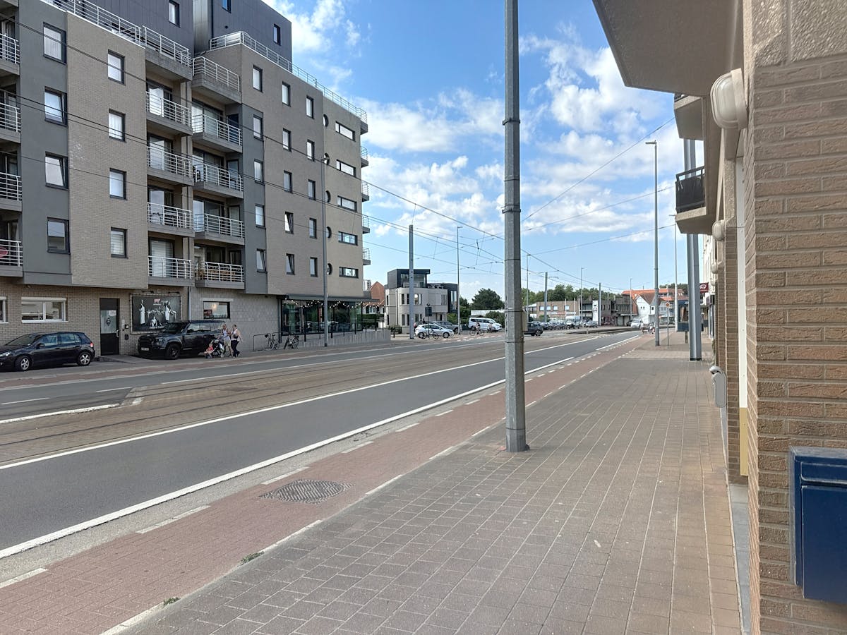 Office space with spacious garage in the center of Sint-Idesbald. - photo 2