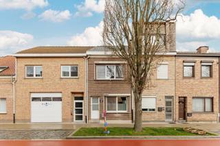 Deze instapklare gemoderniseerde eengezinswoning is gelegen in Hoboken, op korte afstand van winkels, scholen, openbaar vervoer en...