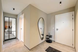 Bent u op zoek naar een stijlvol, energiezuinig en volledig instapklaar appartement in het centrum van Genk? Dan is dit prachtige appartement in het recente project Pura Vida, gelegen aan de Winterslagstraat 75 te Genk, precies wat u zoekt.<br /><br />Met een bruikbare oppervlakte van 94 m² (bron EPC) biedt dit appartement een comfortabele en aangename indeling, afgewerkt met kwalitatieve materialen en oog voor detail. Dankzij de uitstekende ligging bevindt u zich op wandelafstand van winkels, horeca, openbaar vervoer en alle voorzieningen die het stadscentrum te bieden heeft.<br /><br />Indeling<br />Ruime en lichtrijke leefruimte<br />Moderne, volledig afgewerkte keuken<br />2 slaapkamers<br />Praktische berging/wasplaats<br />Hedendaagse badkamer<br />Aangenaam terras waar u in alle rust kunt genieten +- 12m²<br /><br />Extra troeven<br /><br />Recent appartement – volledig instapklaar<br />Energiezuinig wonen met een EPC-score van slechts 34 kWh/m²/jaar<br />Privatieve kelderberging inbegrepen<br />Hoogwaardige afwerking en moderne uitstraling<br />Centrale ligging in Genk<br />Ideaal als eigen woonst of als investering<br /><br />Een ondergrondse autostaanplaats is beschikbaar en dient mee aangekocht te worden voor<br /> € 25.000 meerprijs.<br /><br />Dit appartement combineert wooncomfort, energiezuinigheid en een toplocatie in een aantrekkelijk geheel. Een unieke kans voor wie zonder zorgen wil verhuizen naar een recente en perfect afgewerkte woonst.