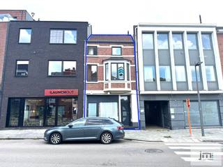 Dit appartementsgebouw geniet een uitzonderlijke ligging: pal in het centrum van Sint-Truiden, aan het welbekende Europaplein. Alle...