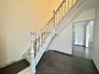 Te huur, multifunctioneel handelspand met woonst, magazijn (290m²) en loods (100m²) te OudenaardeVLOT BEREIKBAAR, VEELZIJDIG COMMERCIEEL PAND met...