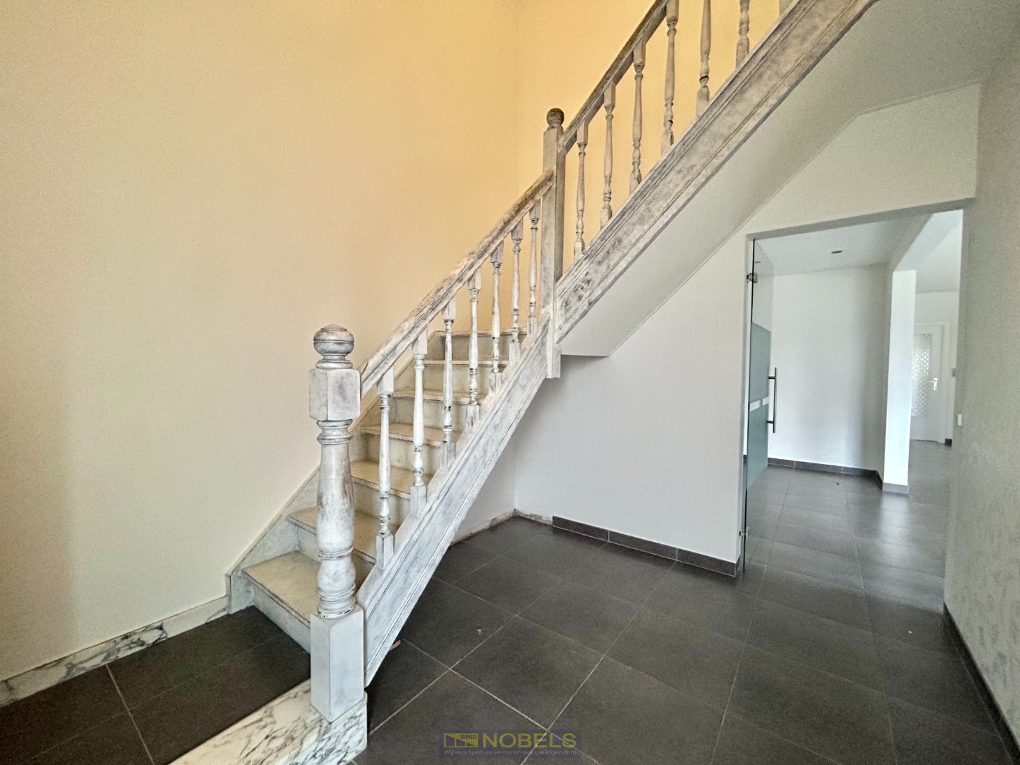 Te huur, multifunctioneel eigendom met woonst, magazijn (290m²) en loods (100m²) te Oudenaarde - photo 3