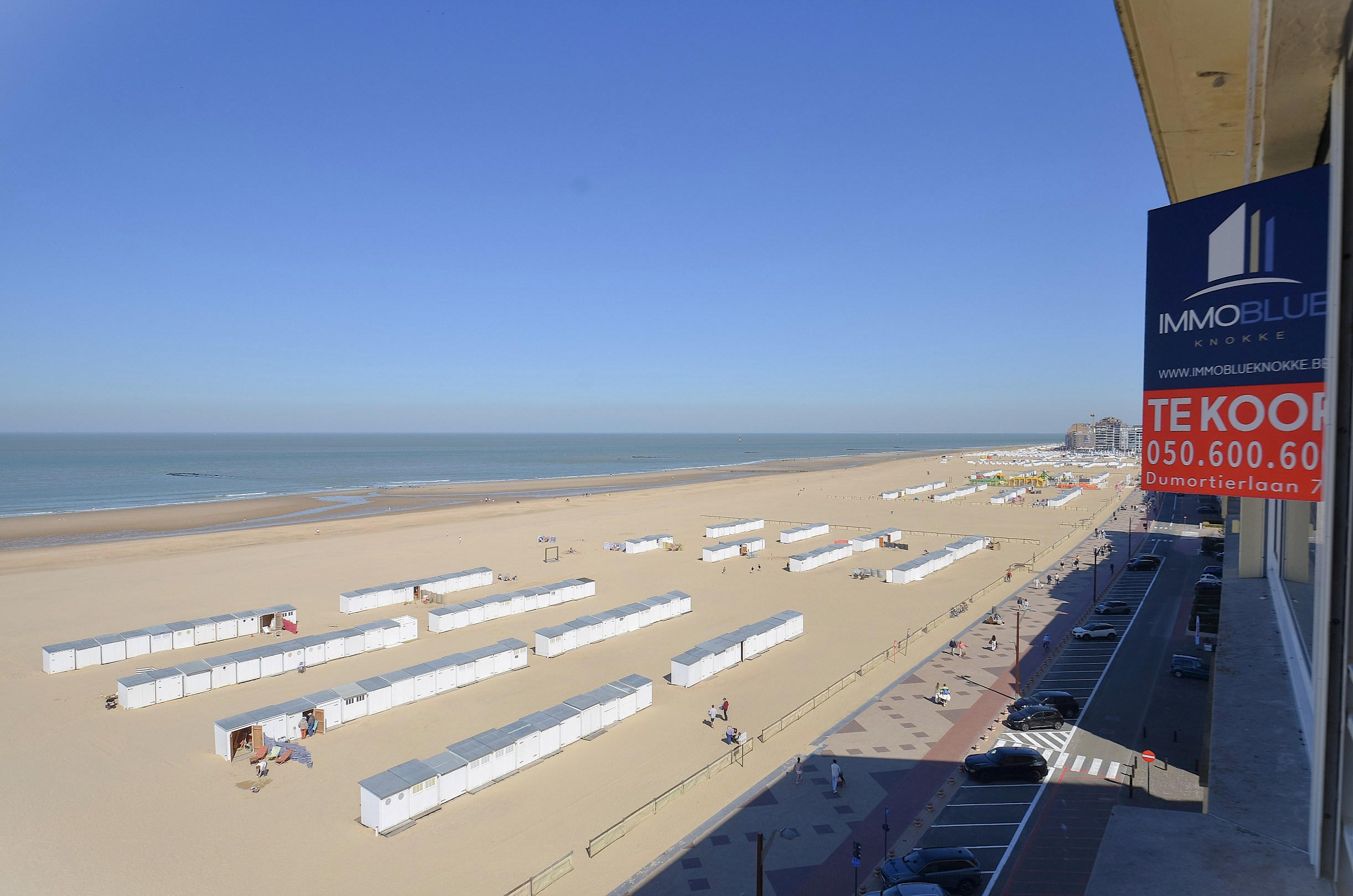 Exclusief – Stijlvol volledig gerenoveerd appartement met frontaal zeezicht. - foto 5