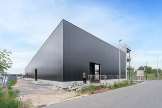 LAATSTE BEDRIJFSUNIT!  Deze indrukwekkende bedrijfsunits gelegen in een stijlvol en modern complex, bieden een unieke kans voor ondernemers die...