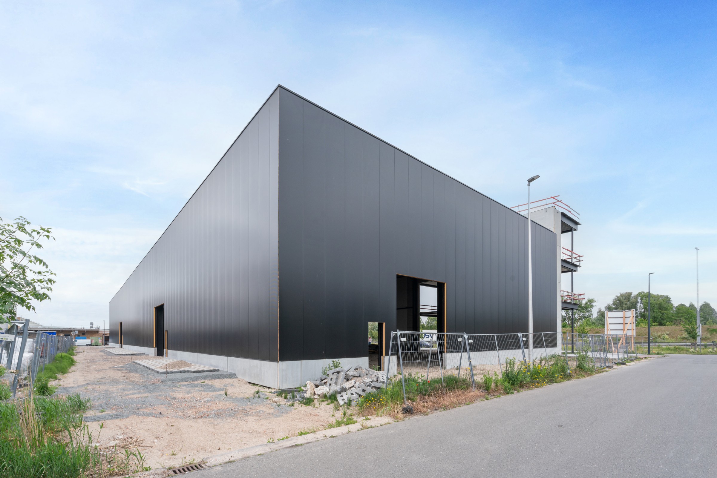 Nieuwbouw bedrijfsunit langs R4 bestaande uit kantoor en magazijn - foto 2